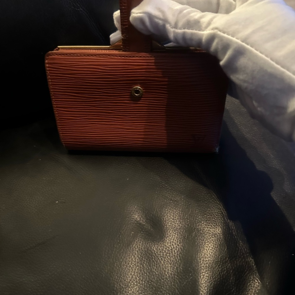 LV EPI kiss lock preloved brown wallet good condition see photos - Picture 7 of 10